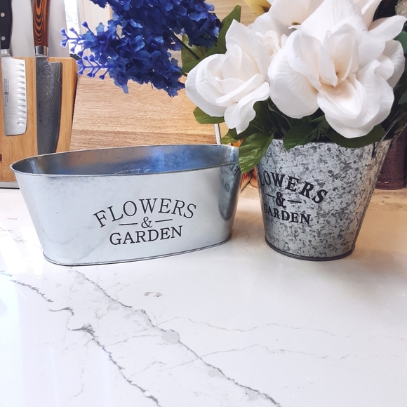 Rustic Garden Metal Planters With Retro Farmhouse Look - Picture 6 of 6